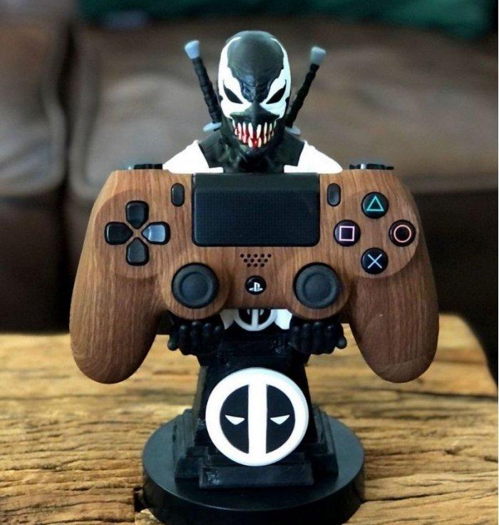 Exquisite Gaming - Support Manette & Téléphone - DeadPool Black In Black  - 1
