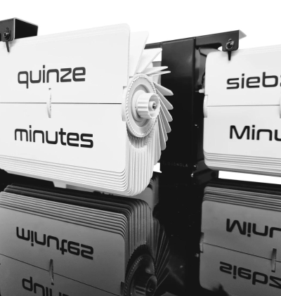 Cloudnola - Horloge Flip Out Texte - Noir Blanc
