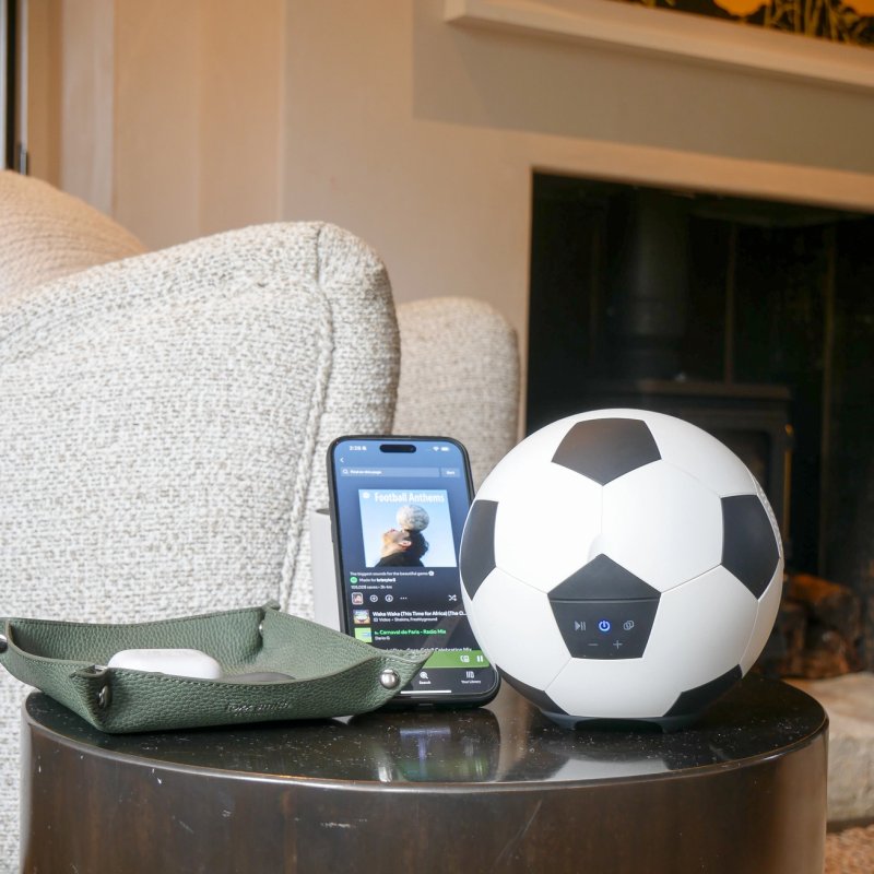 Steepletone - Enceinte Bluetooth Ballon Football - Enceinte sans-fil Steepletone - Enceinte Bluetooth Ballon Football - Enceinte sans-fil