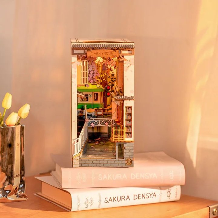 Rolife - BookNook Sakura Densya - TGB01