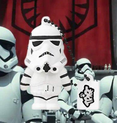 Tribe - clé usb Starwars Stormtrooper 16Go - Fan de Starwars, voici la clé USB Starwars stormtrooper de 16Go.