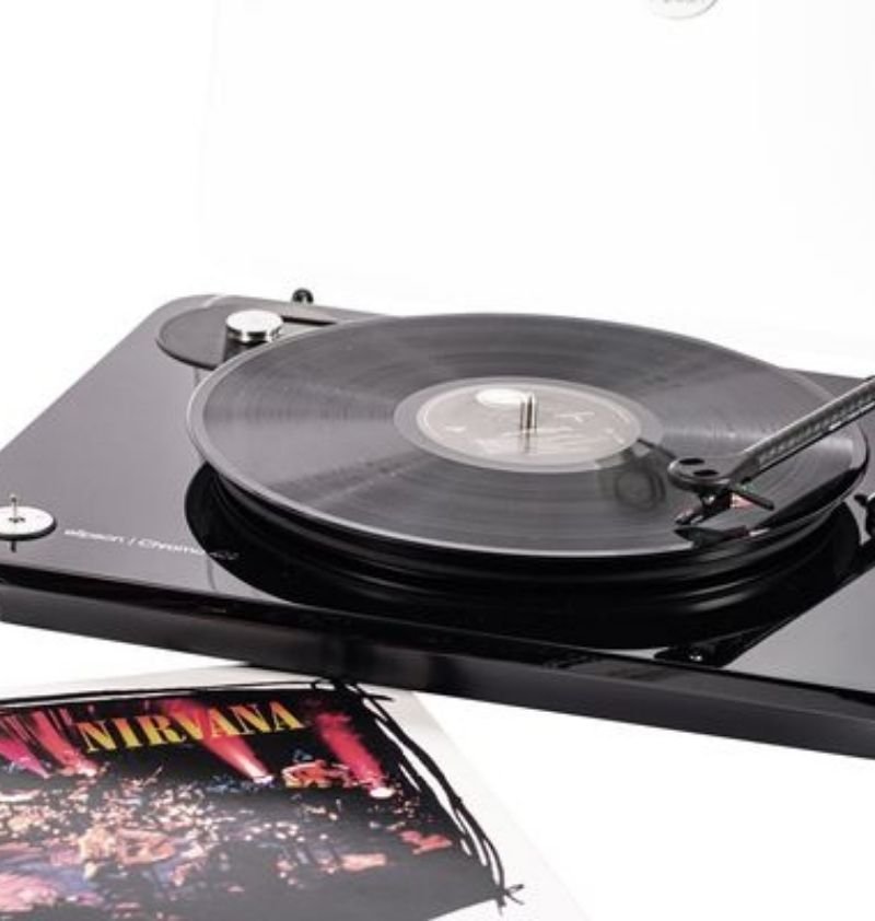 Elipson - Platine Vinyle - Chroma 400 - Fabriquée En France, la Chroma 400 est une platine vinyle à la finition laquée brillante