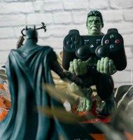 Exquisite Gaming - Support Téléphone - Manette - Hulk - Le support manette et téléphone Hulk ultime pour les collectionneurs
