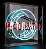 Locomocean - Box Acrylique - Vinyle - Cette néon « vinyle » est disponible en bleu et rose, enveloppée dans une belle boîte en a