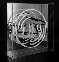 Locomocean - Box Acrylique - Vinyle - Cette néon « vinyle » est disponible en bleu et rose, enveloppée dans une belle boîte en a