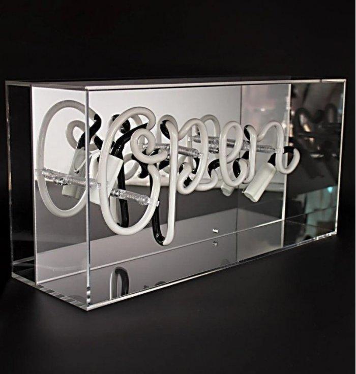 Locomocean - Box Acrylique Néon - Open - Cette néon "Open" est disponible en bleu, enveloppée dans une belle boîte en acrylique 