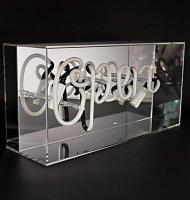 Locomocean - Box Acrylique Néon - Open - Cette néon "Open" est disponible en bleu, enveloppée dans une belle boîte en acrylique 