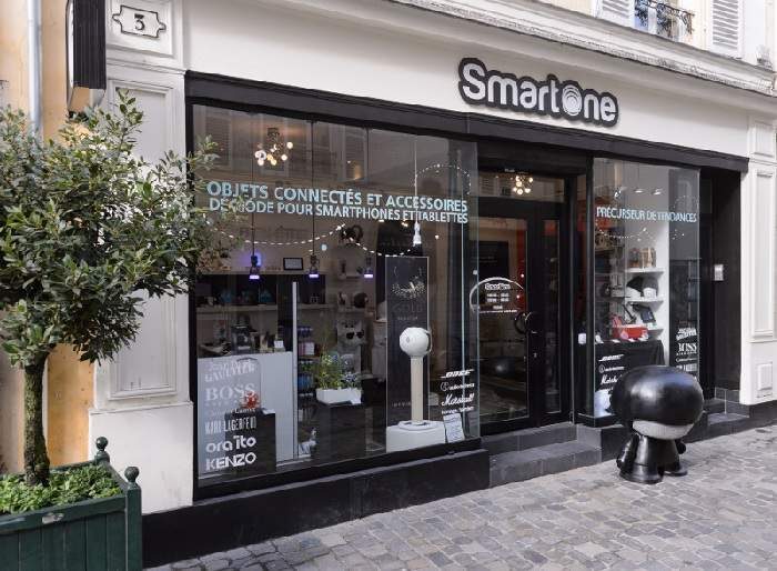 La vitrine SmartOne, 3 rue des trois maillets à Fontainebleau